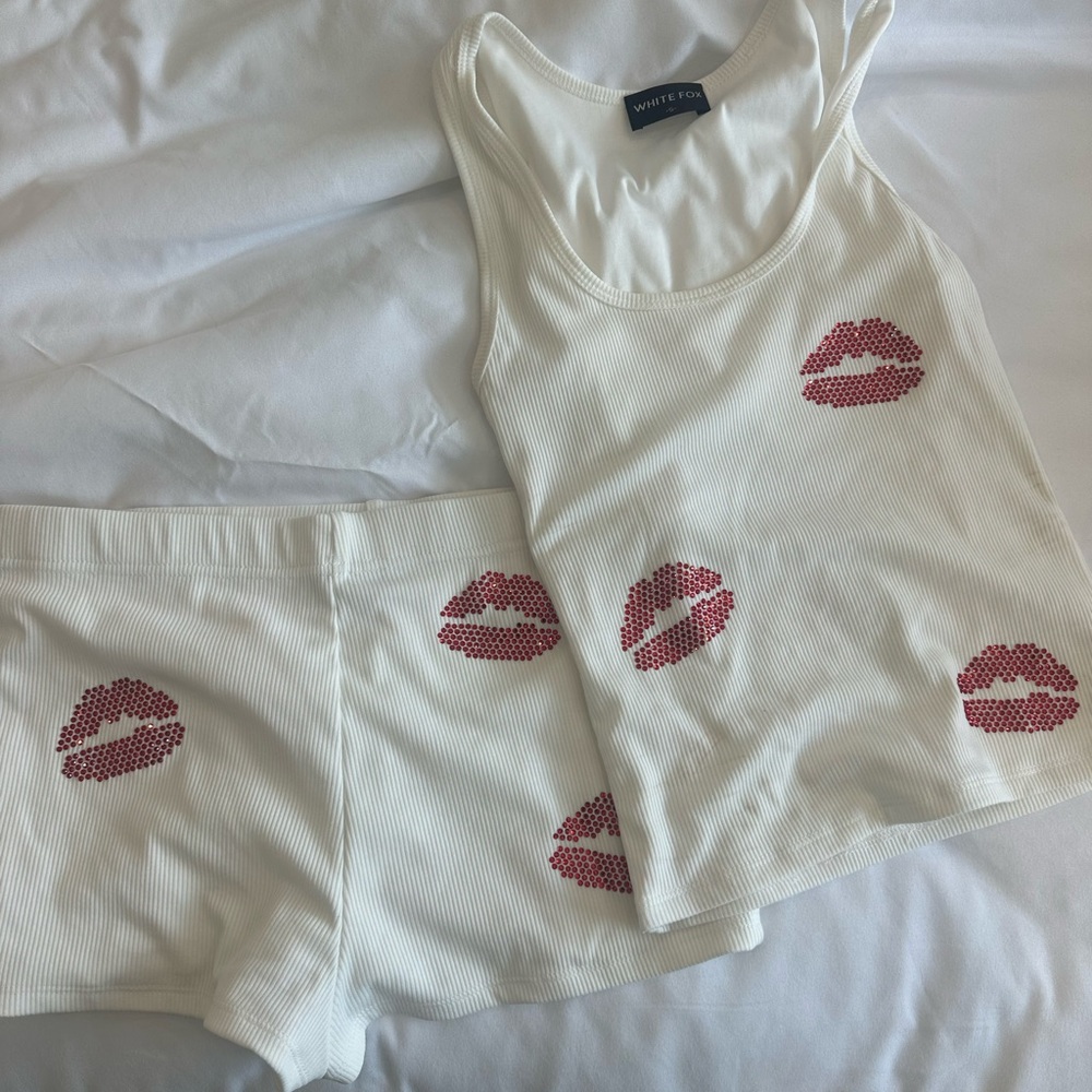 White & Red Lip Print Sleepwear Set